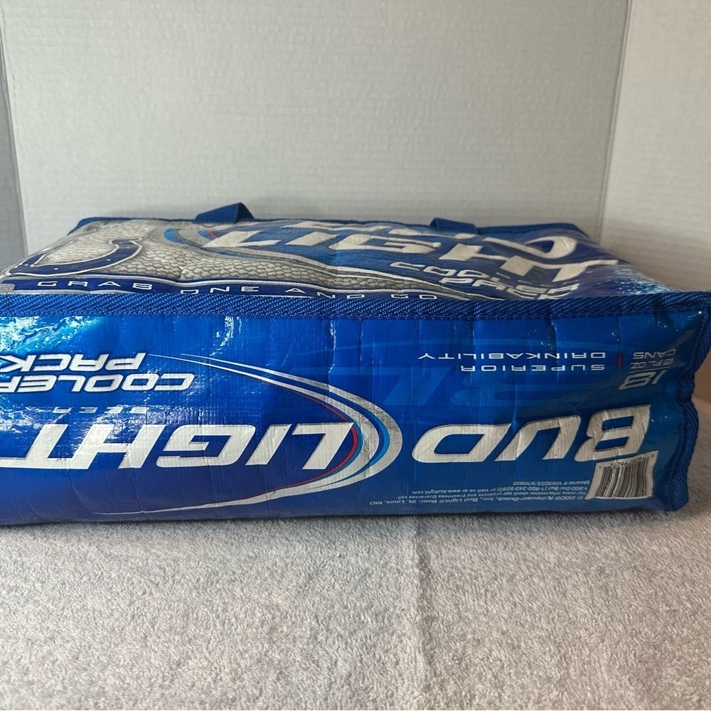 Bud Light Budweiser 18 Can Insulated Cooler Bag Pack Collectible Ad 2009 EUC - Picture 2 of 6